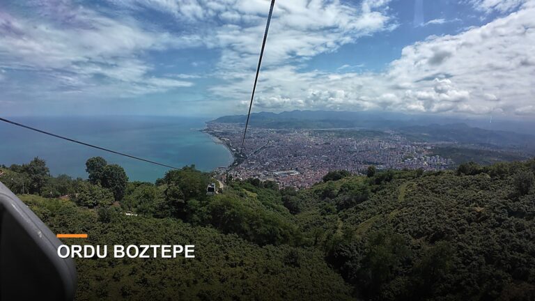 Ordu Boztepe teleferiginden sehir ve Karadeniz manzarasi