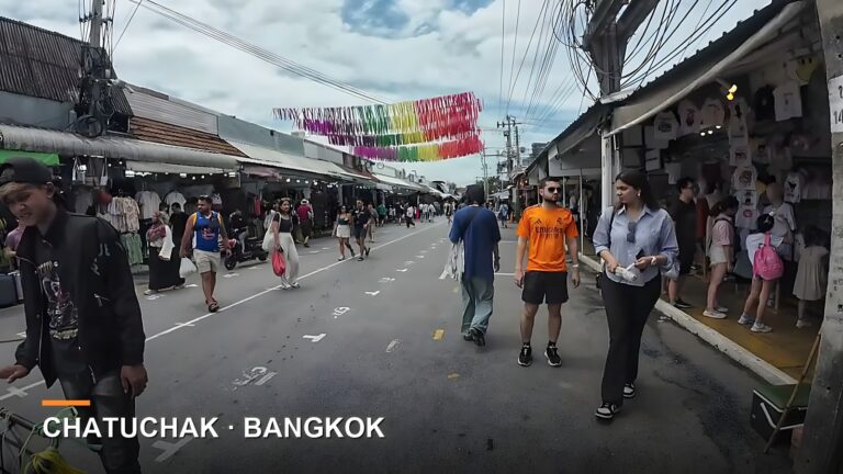 Chao Phraya Bogaz Turu ve Chatuchak Pazari