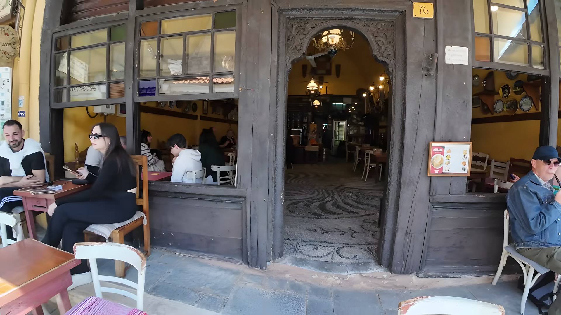 Rodos Eski Şehir'de 14. yüzyıldan kalma tarihi Mevlana Kafe