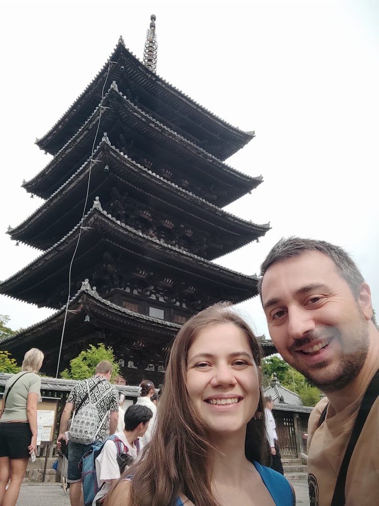 5 katlı pagoda önünde çift - Kyoto Japonya