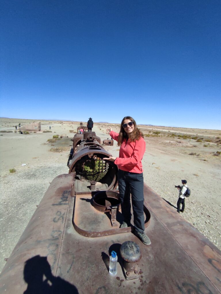 Uyuni Tren Mezarlığı vagon üstünde poz
