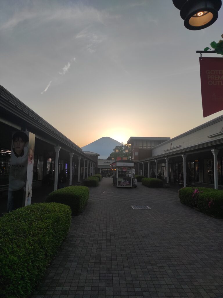 Değer, Gotemba'da Pokemon peluşları arasında