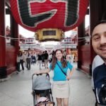 Asakusa Senso-ji Tapınağı ziyaretçileriyle - Tokyo