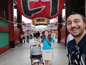 Asakusa Senso-ji Tapınağı ziyaretçileriyle - Tokyo