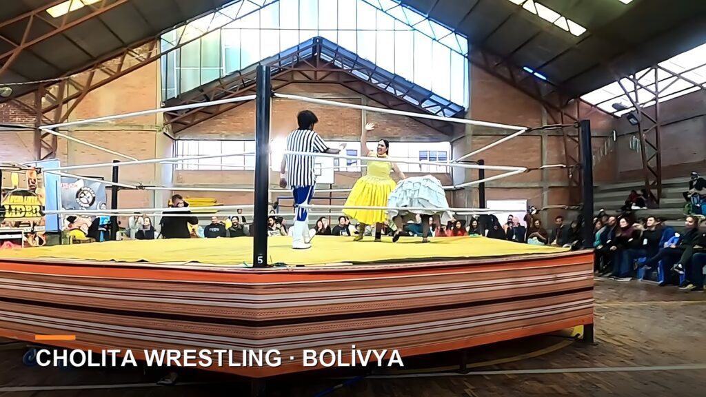 Cholita Wrestling: Bolivyalı Kadınların Güreş Gösterisi
