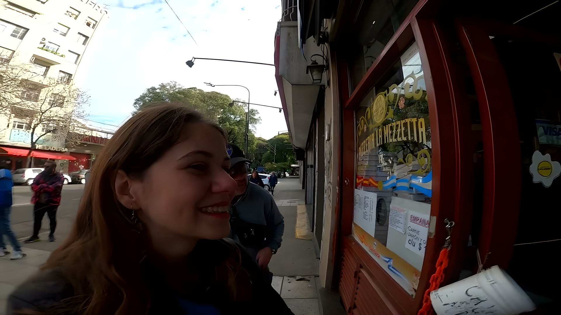 Buenos Aires'teki ünlü Pizzería La Mezzetta'nın sokak cephesi