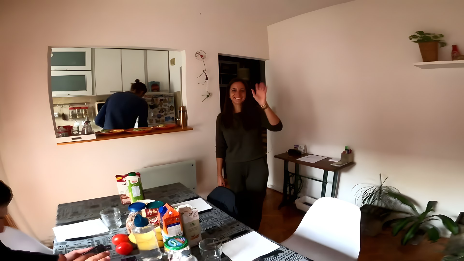 Buenos Aires'te bizi ağırlayan ev sahibi ailenin evinde kahvaltı sofrası