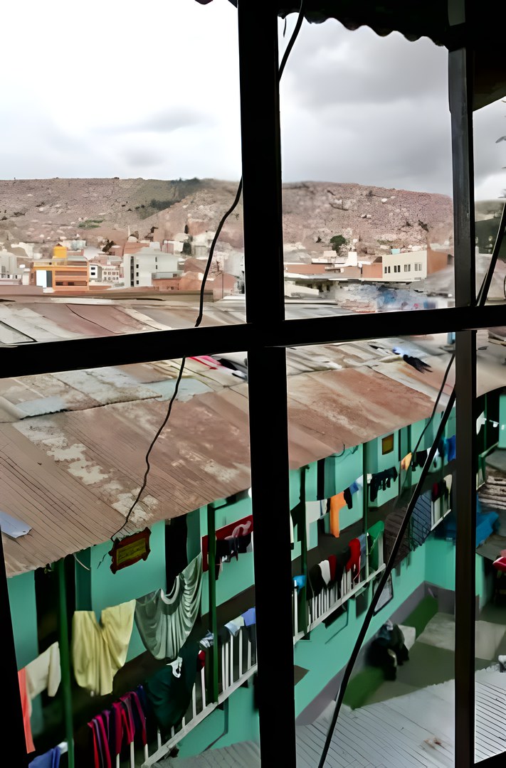 La Paz'ın yamaçlara kurulu yoğun şehir manzarası