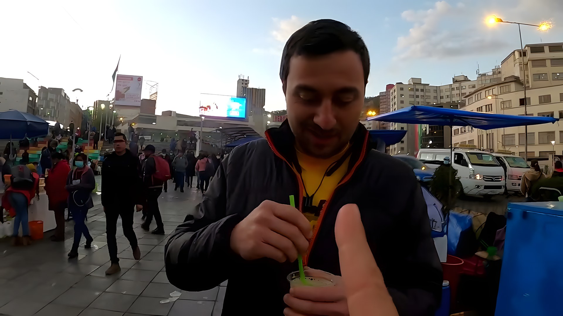 La Paz'ta akşamüstü kurulan sokak yemeği çarşısı