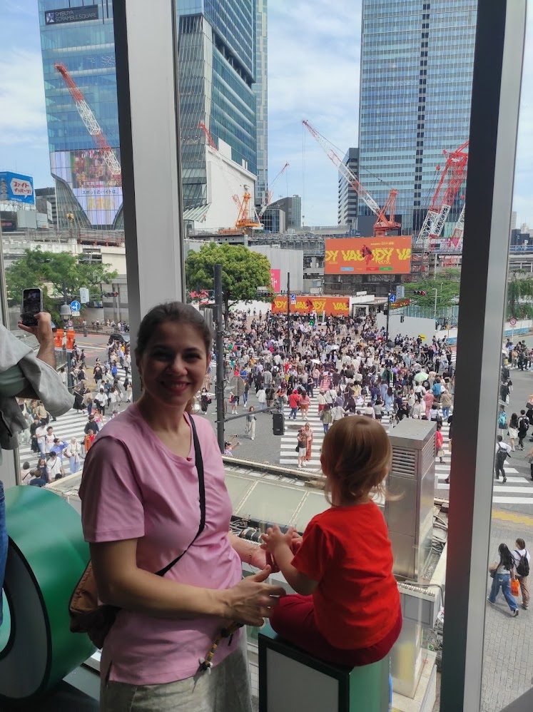 Shibuya Crossing yukarıdan anne ve Değer - Tokyo