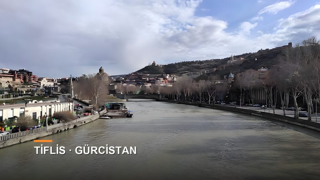 Tiflis, Gürcistan - Kura Nehri manzarası