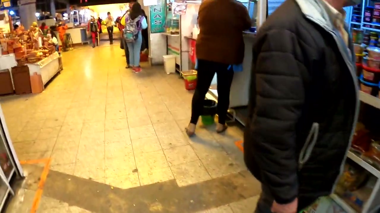 Sucre Merkez Pazarı'nın kolonyal binadaki ferah iç mekanı